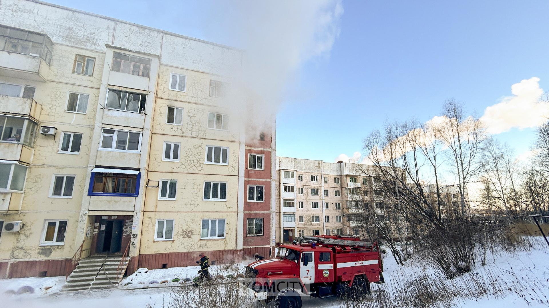 На Дружбе из задымлённой квартиры спасли женщину