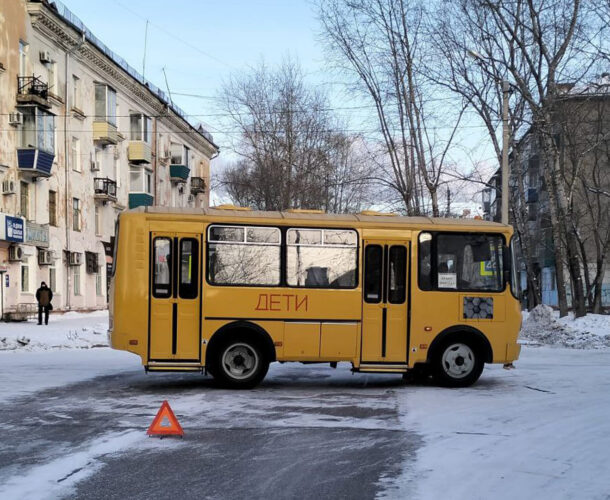 Водитель детского автобуса устроил ДТП на Севастопольской