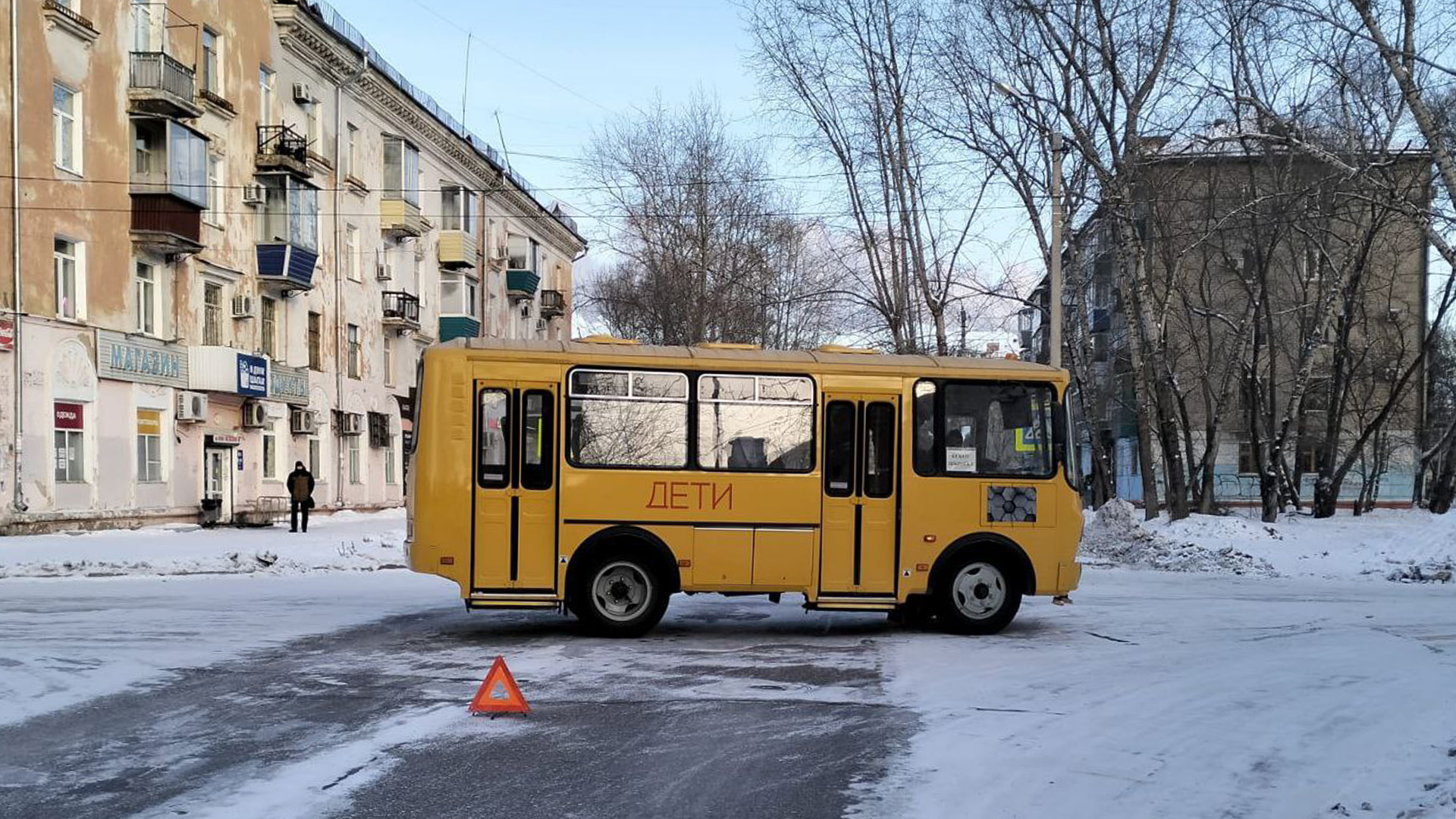 Водитель детского автобуса устроил ДТП на Севастопольской