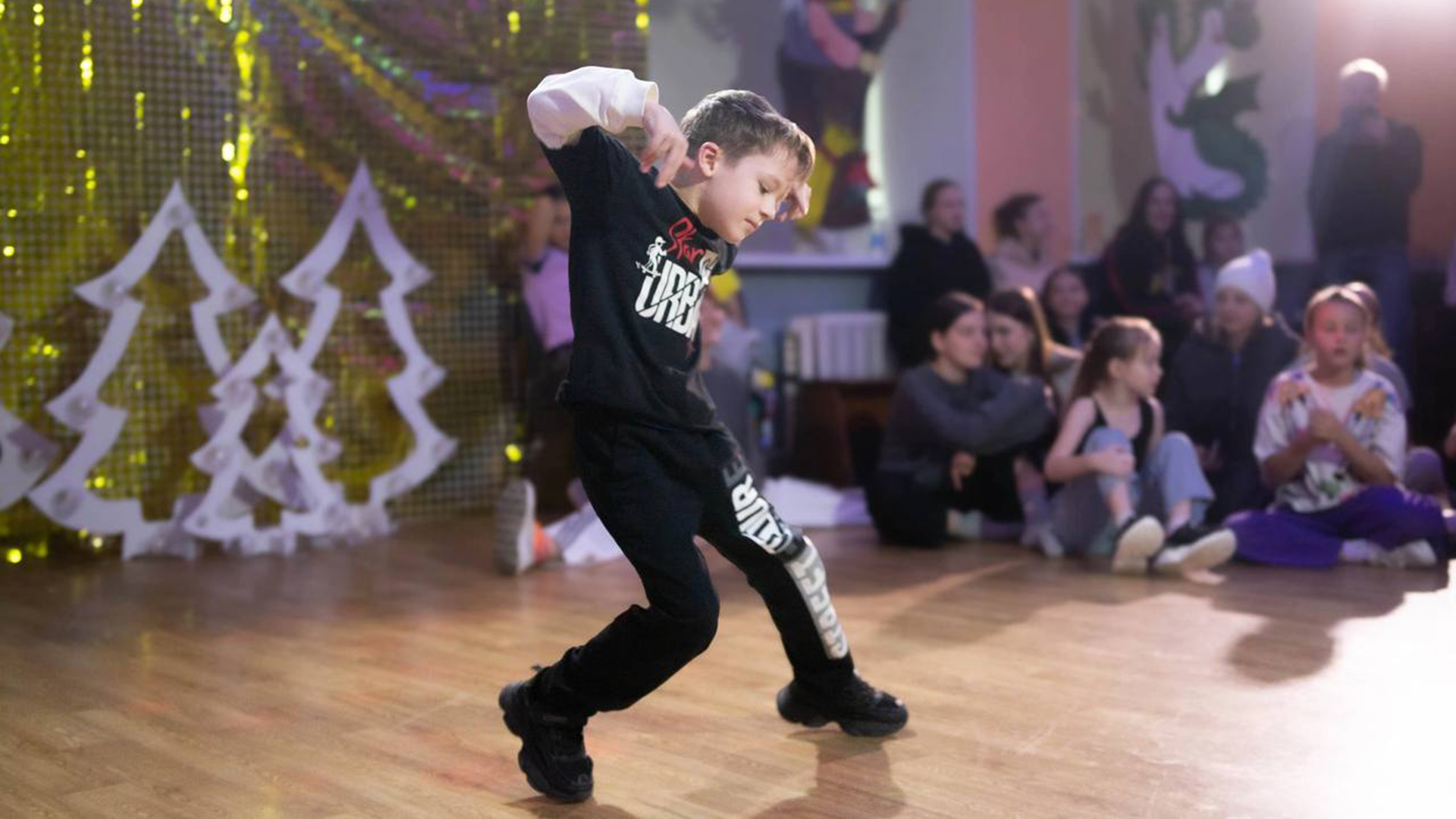 Четыре десятка участников сразились в танцевальных баттлах в «Юности» 