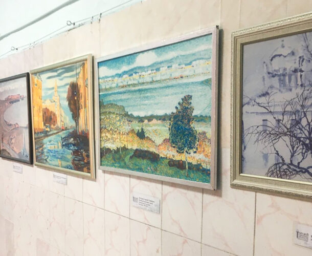 «Чистых красок радость» — в Банях на Орехова открылась выставка о Комсомольске