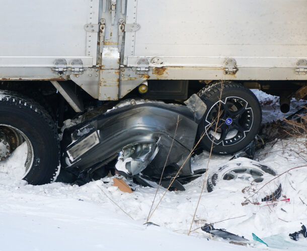 В Камри, раздавленной грузовиком на трассе Комсомольск — Хабаровск, погиб один человек
