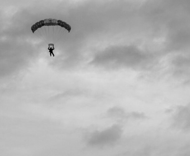 В Комсомольске-на-Амуре парашютист скончался во время прыжков