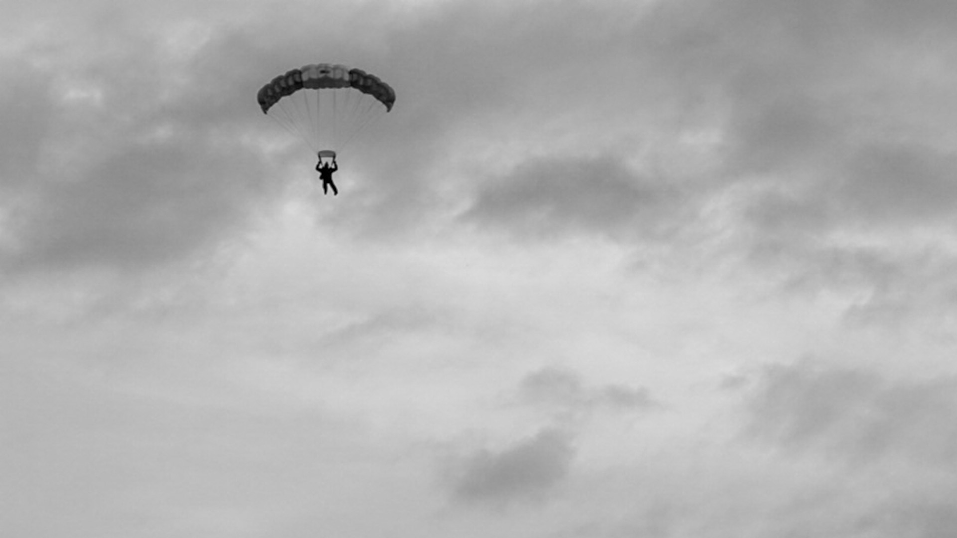 В Комсомольске-на-Амуре парашютист скончался во время прыжков