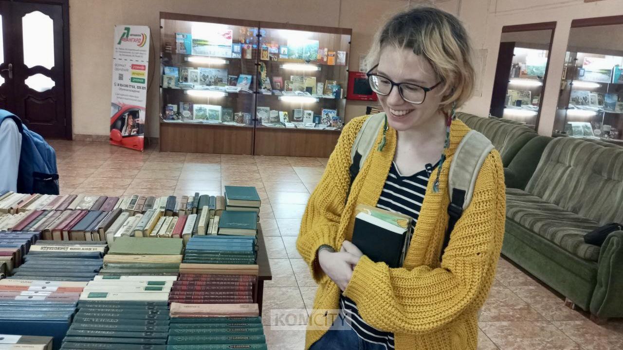 «Дарите книги с любовью» — комсомольчан приглашают поделиться чтивом с библиотеками