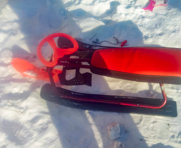 Мальчик на снегокате попал под машину в Комсомольске-на-Амуре
