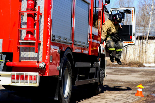 Комсомольские пожарные заняли второе место в краевых соревнованиях по скоростному маневрированию