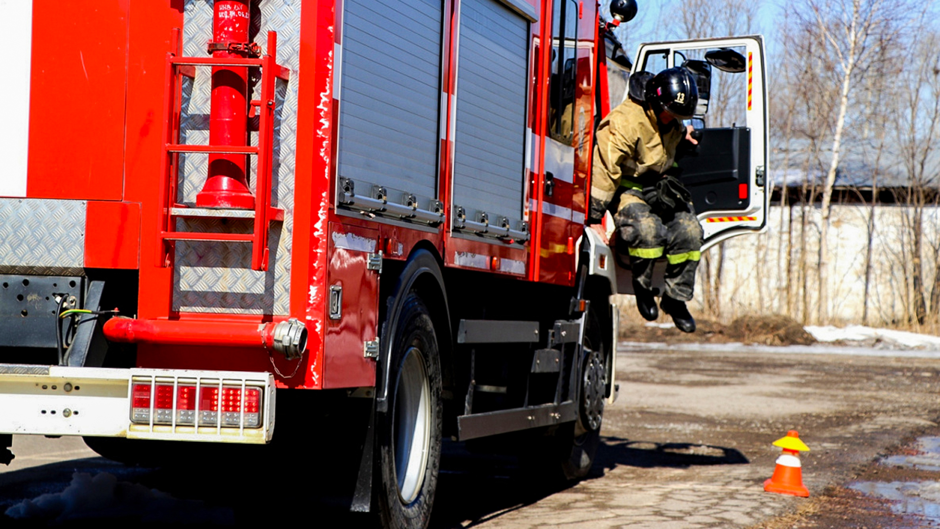 Комсомольские пожарные заняли второе место в краевых соревнованиях по скоростному маневрированию