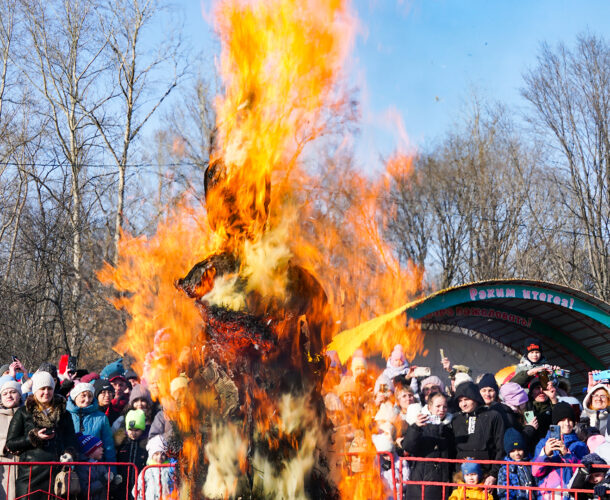 Масленичная неделя завершилась в Комсомольске сожжением Зимы на Силинке