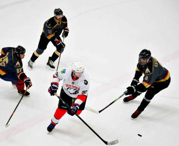 «Юность» и «Таёжный» начали с побед участие в хоккейном Кубке памяти Волкова