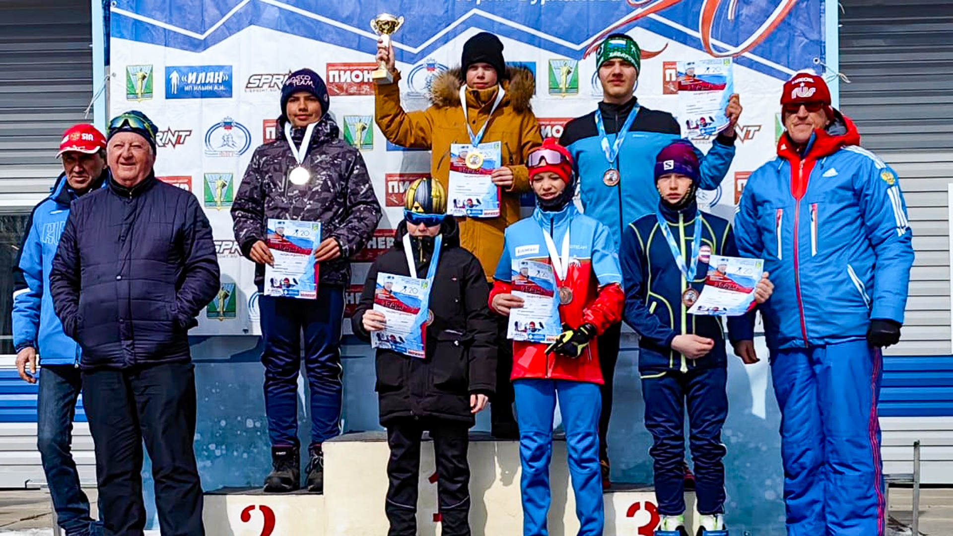 Комсомольские лыжники пробежали «классическую двадцатку» на Снежинке