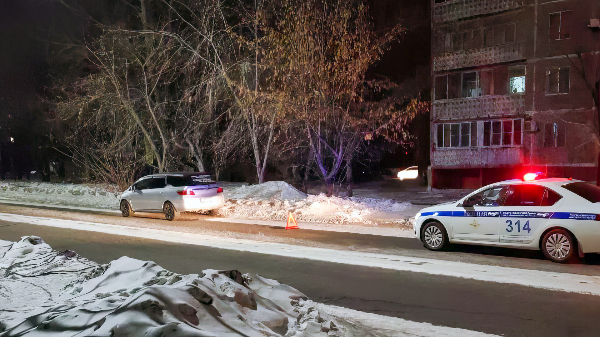 На Калинина девочка, перебегавшая дорогу не по переходу, попала под машину