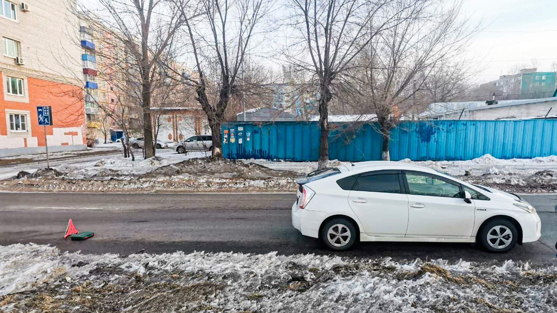 На Комсомольской женщина буквально прыгнула под колёса Приуса