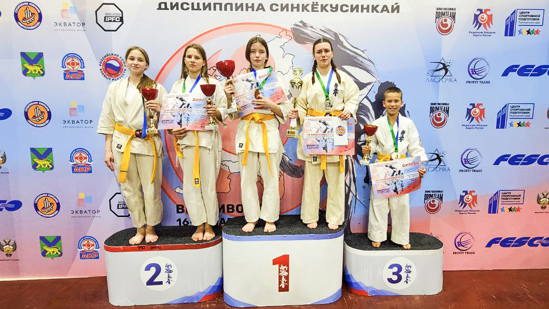 Два «золота» и четыре «серебра» выиграли комсомольчане на дальневосточных соревнованиях по шинкиокушинкай карате