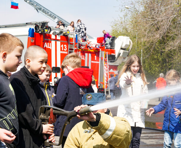 На Театральной площади Комсомольска прошёл «пожарный праздник»