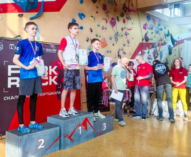 Пять медалей дальневосточного первенства завоевали скалолазы из Комсомольска