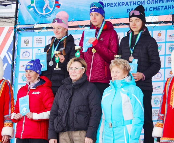 Комсомольчанку, выигравшую «серебро» на всероссийских лыжных гонках, наградила Юлия Чепалова
