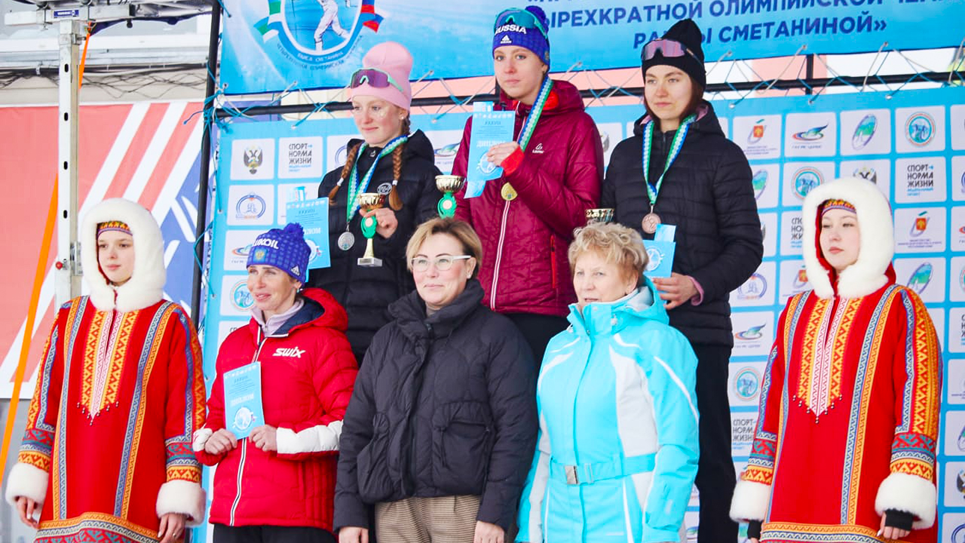 Комсомольчанку, выигравшую «серебро» на всероссийских лыжных гонках, наградила Юлия Чепалова