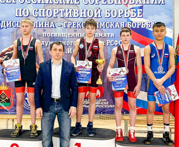Четыре «бронзы» привезли комсомольские борцы со Всероссийского турнира в Кемерово