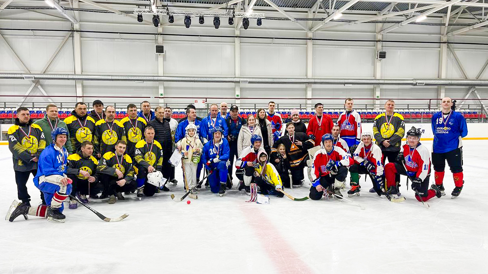Спортсмены из Комсомольска одержали победу на Кубке Амурска по хоккею с мячом