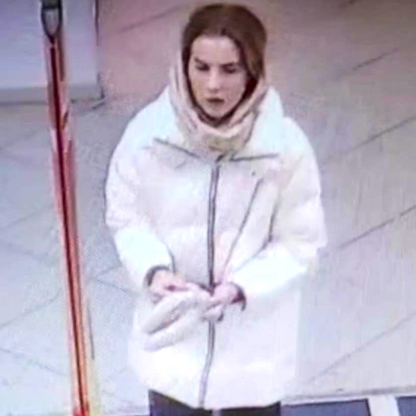 Девушку, укравшую одежду из Спортмастера, разыскивают в Комсомольске