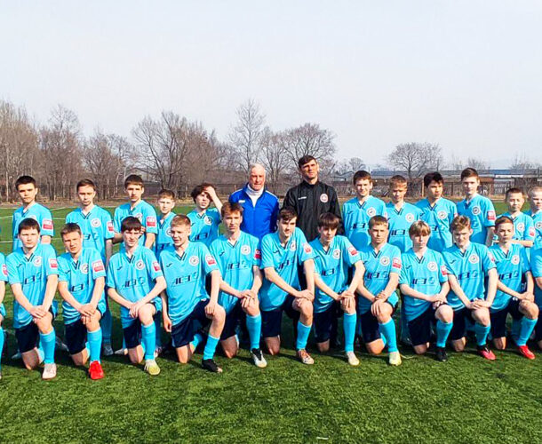 СШОР-1 сменила цвет — комсомольские футболисты примерили новую фурму, готовясь к новому сезона ДЮФЛ