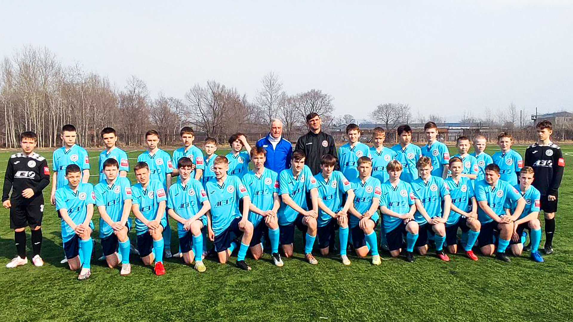 СШОР-1 сменила цвет — комсомольские футболисты примерили новую фурму, готовясь к новому сезона ДЮФЛ