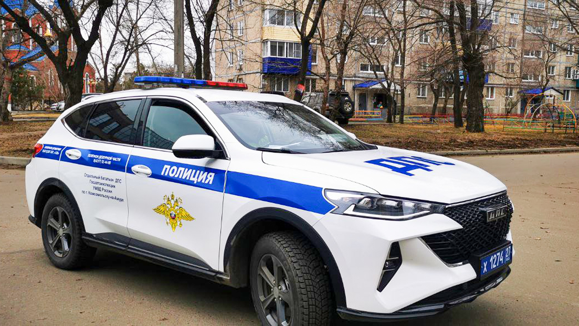 В Комсомольске поймали 16-летнюю девушку, катавшуюся на взятой без спроса родительской машине 