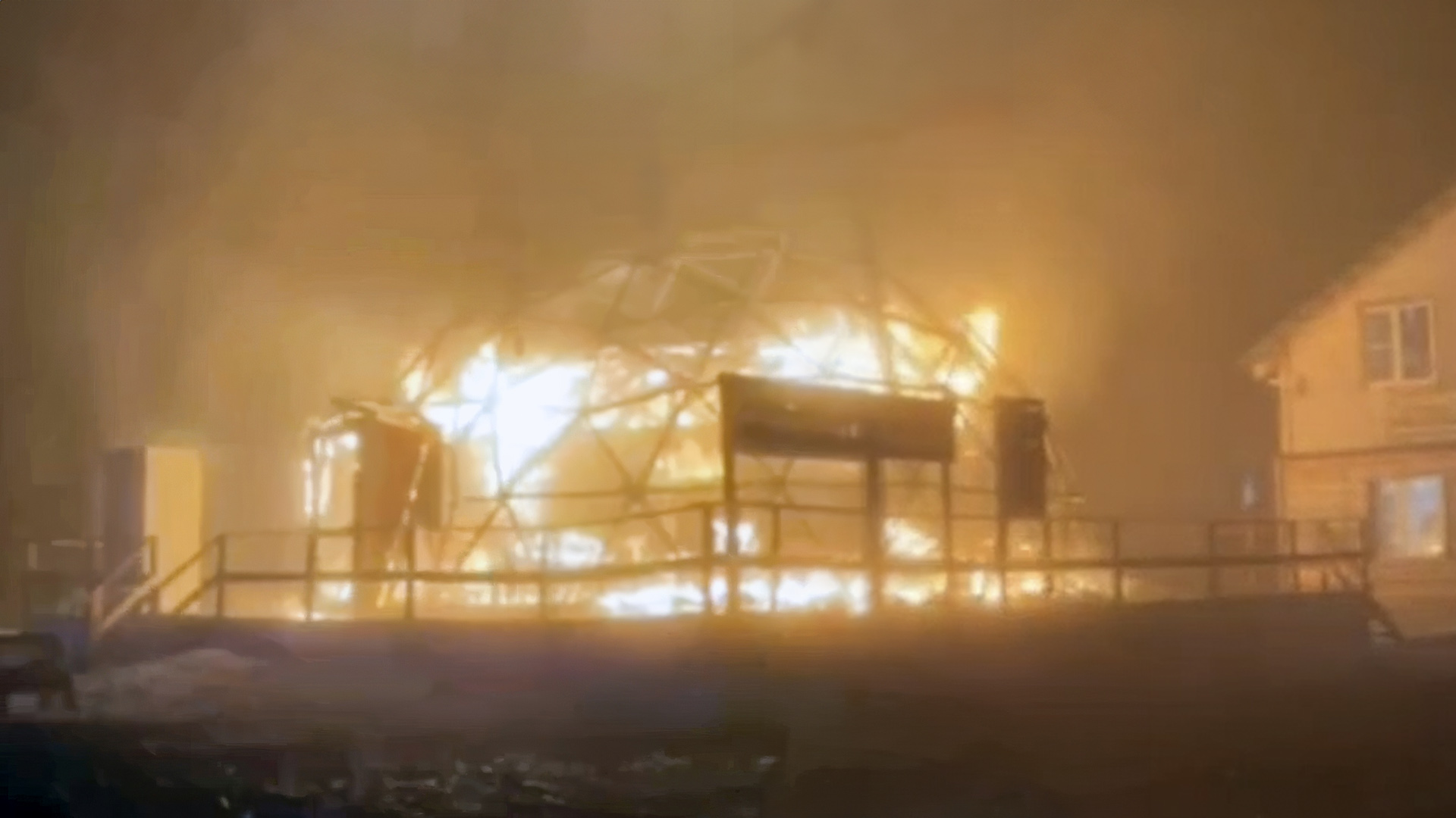 В глэмпинге «Эвен» сгорел главный купол