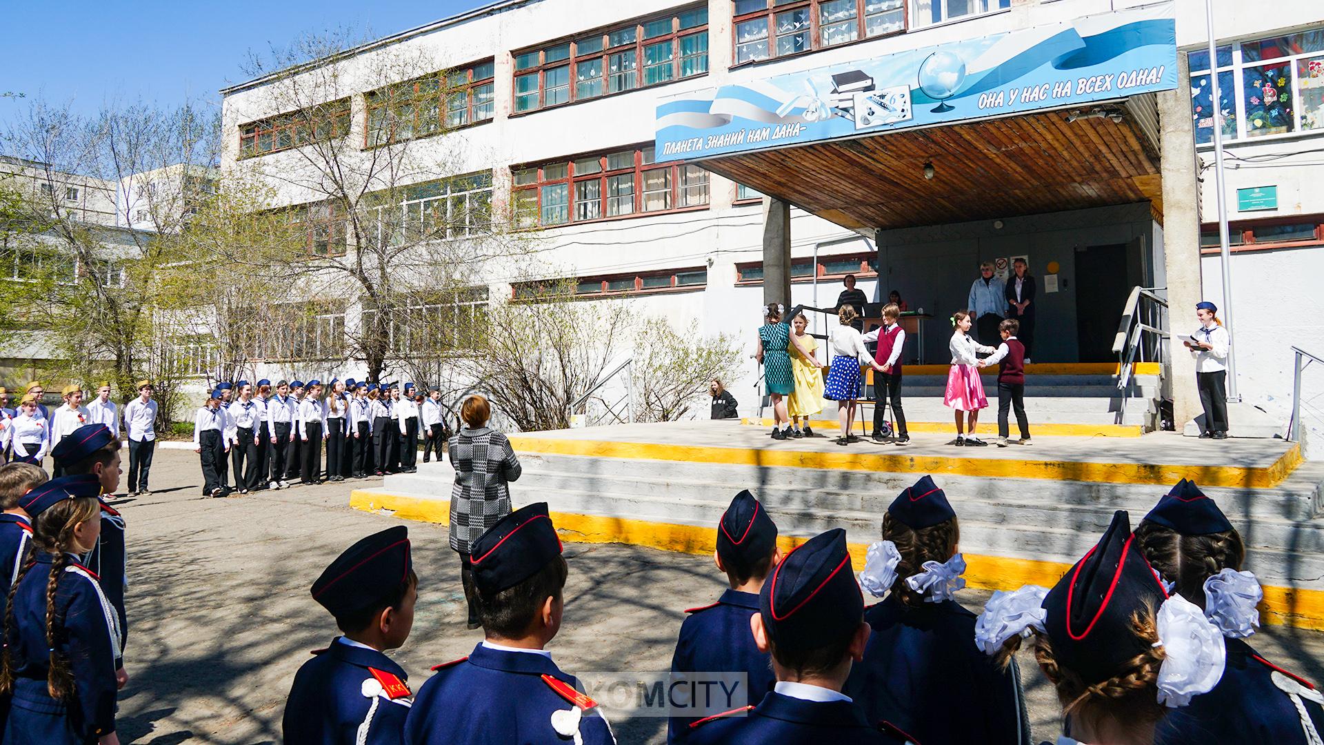 Кадетские классы приняли участие в Школьном Параде Победы