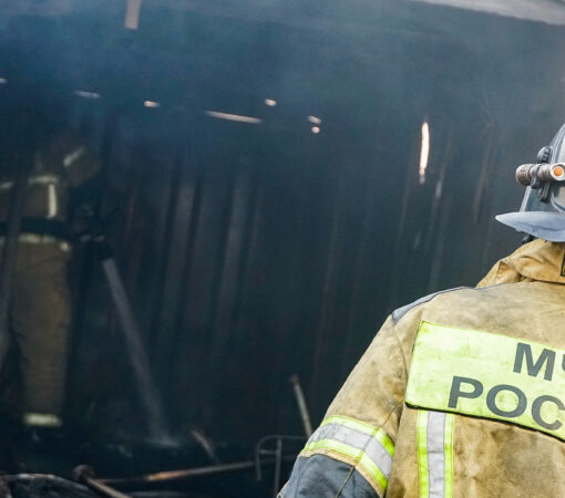 Последствия травяного пала в Привокзалке — сгорело три десятка гаражей и четыре машины