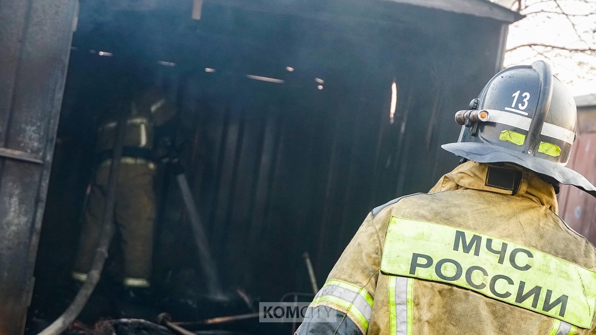 Последствия травяного пала в Привокзалке — сгорело три десятка гаражей и четыре машины