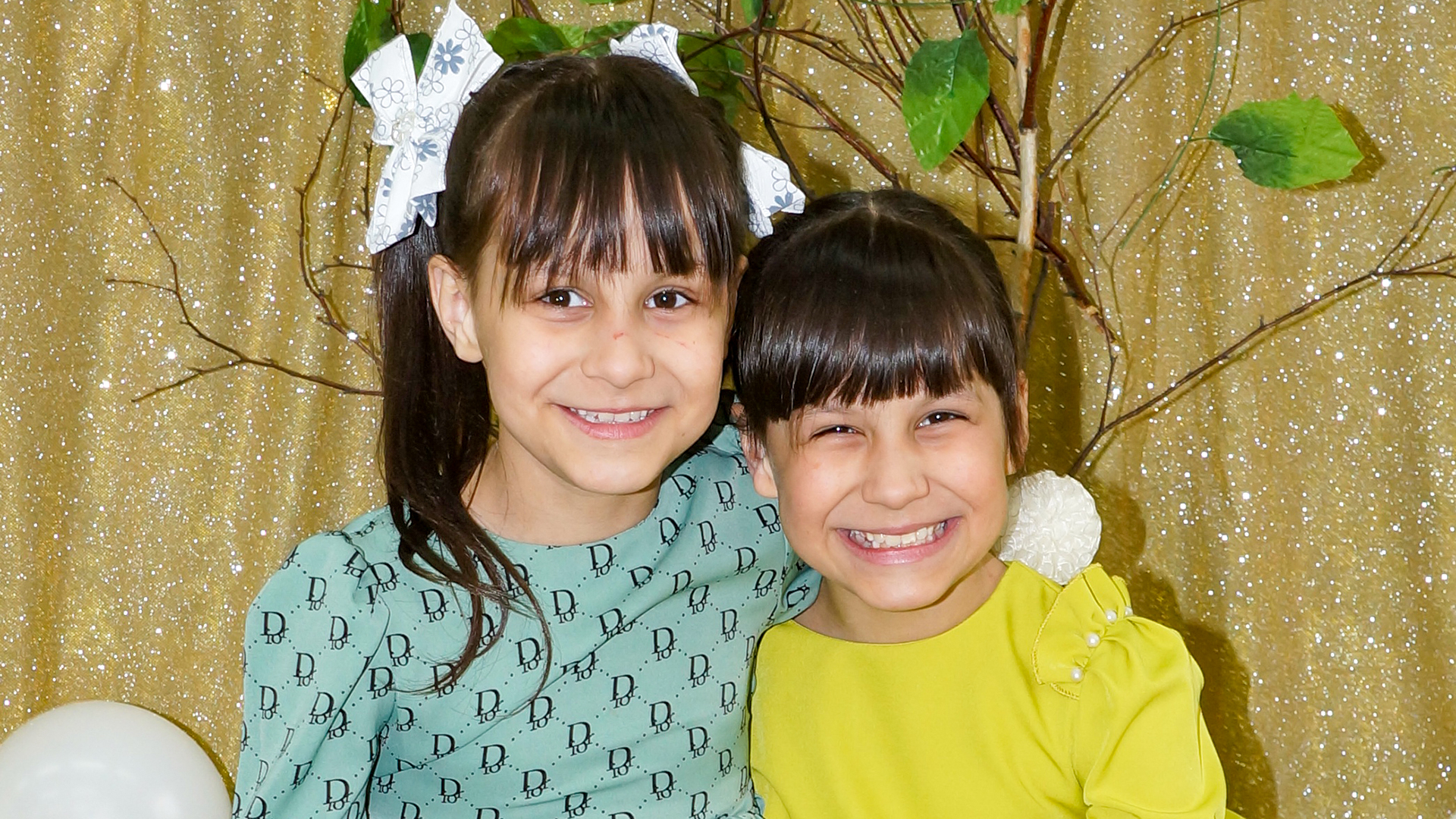 «Хочу домой» — эти сестрёнкам-близняшкам нужна семья