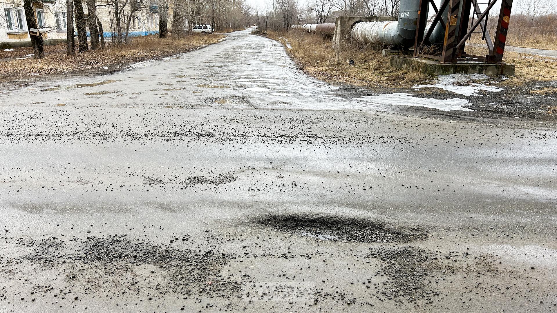 Подрядчиков обязали отремонтировать местами растаявшие дороги по гарантии до конца июня 