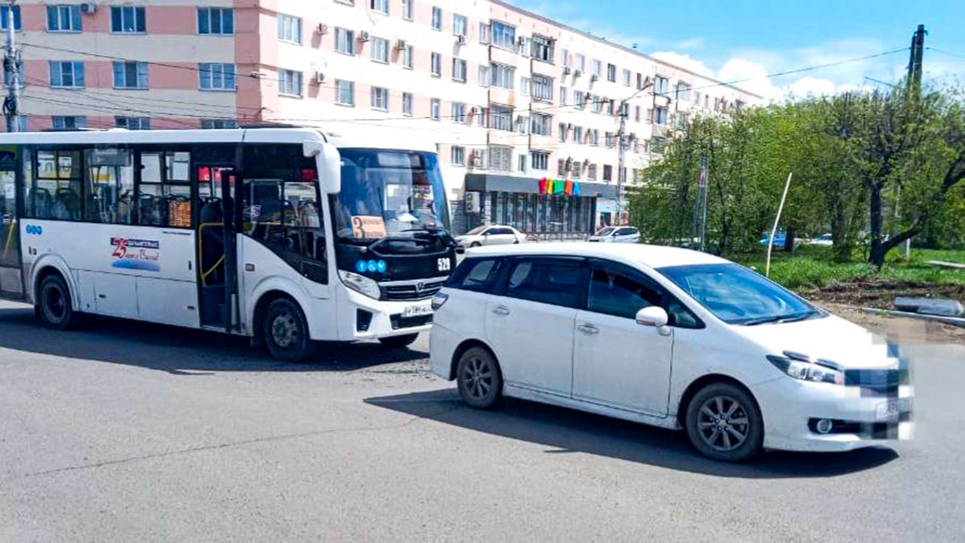 Пассажирка автобуса получила травму, упав в автобусе после ДТП