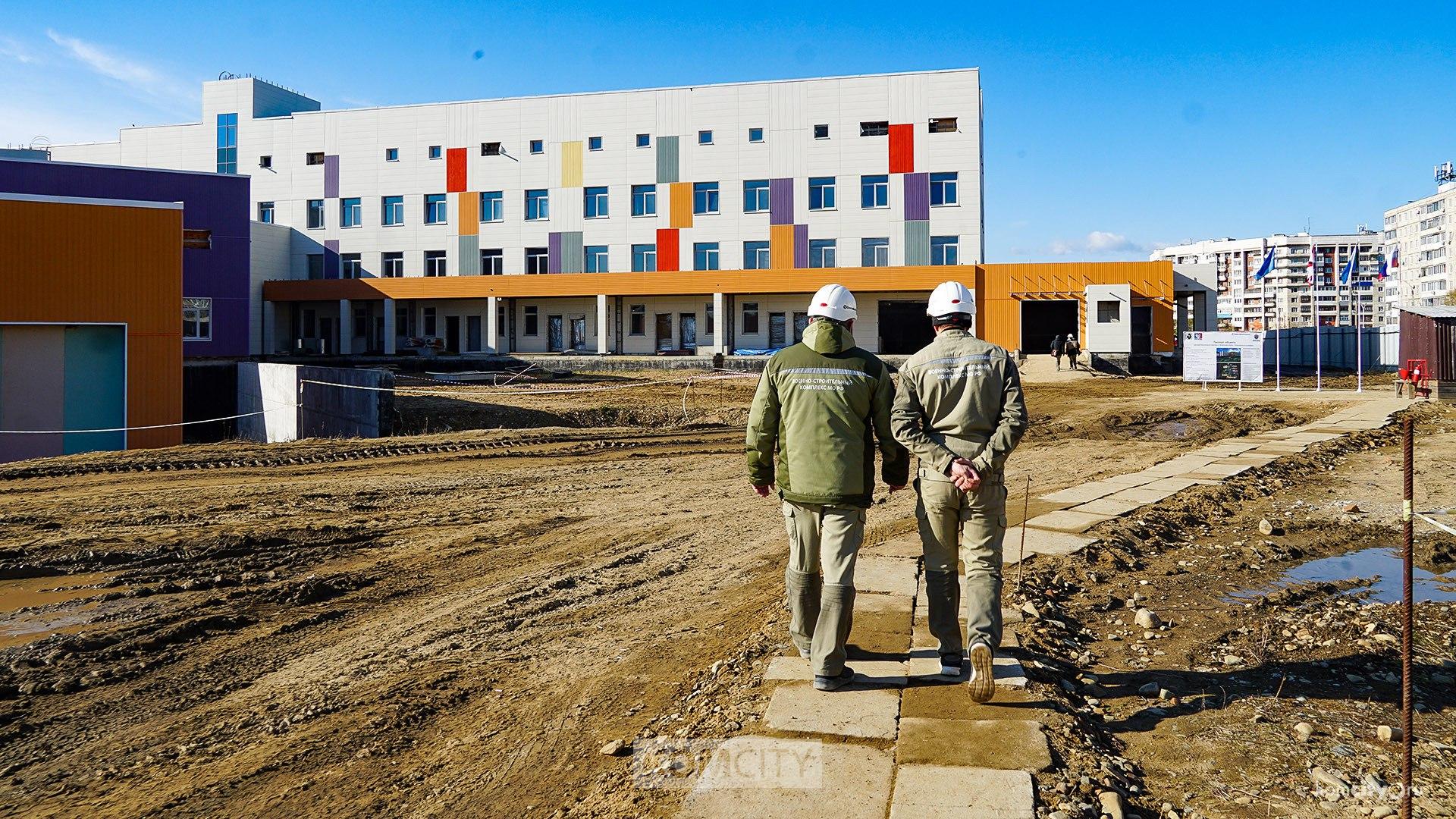Детскую поликлинику на Дворцовом пообещали достроить к концу года