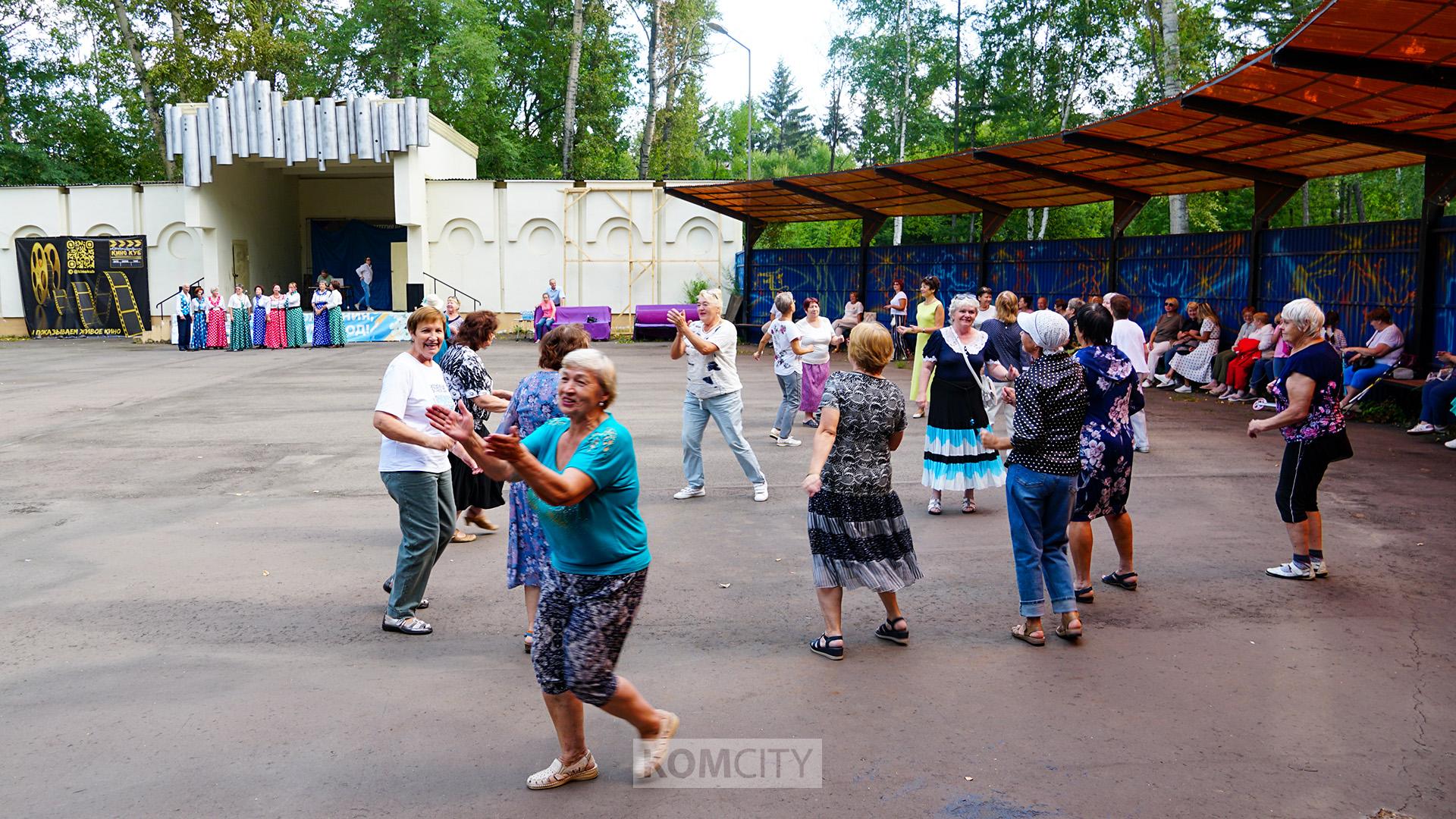 Танцевальные ретро-вечера снова будут проводить в парке Судостроителей
