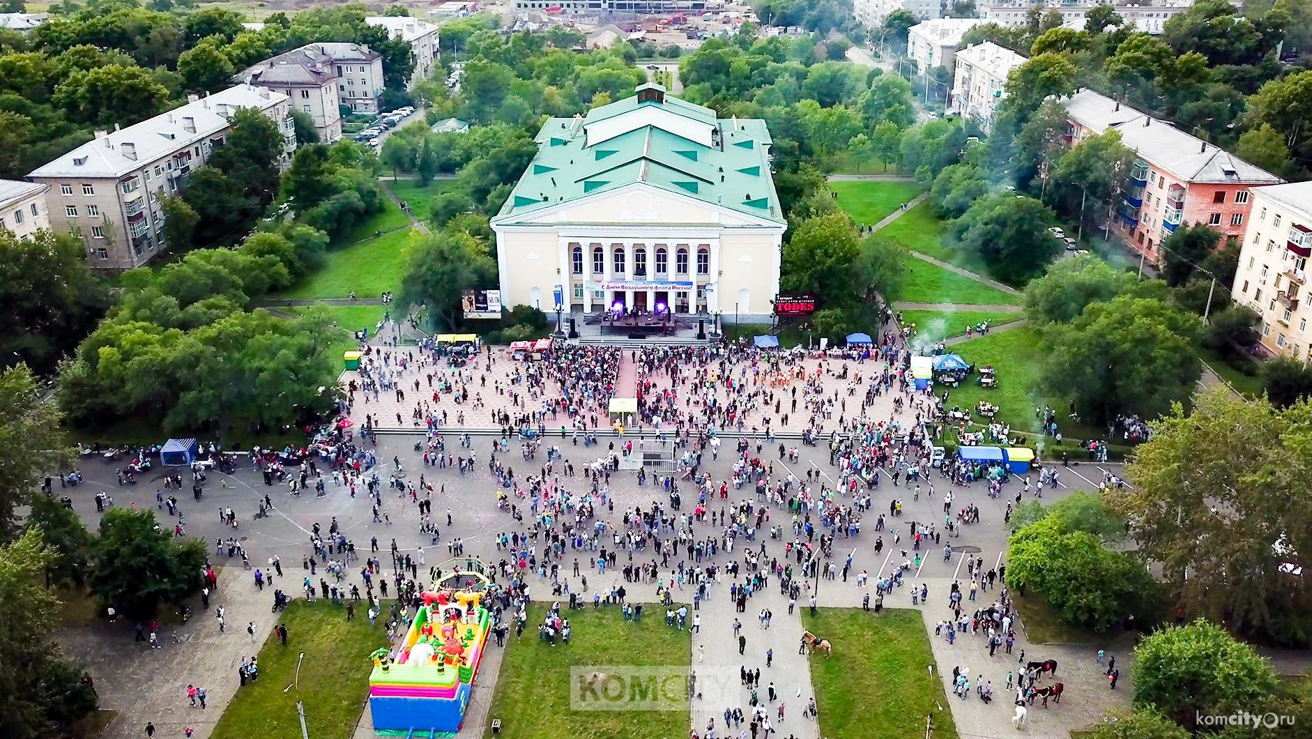 На празднике в честь юбилея КнААЗ выступят Ирина Дубцова и Сергей Бобунец из «Смысловых галлюцинаций»