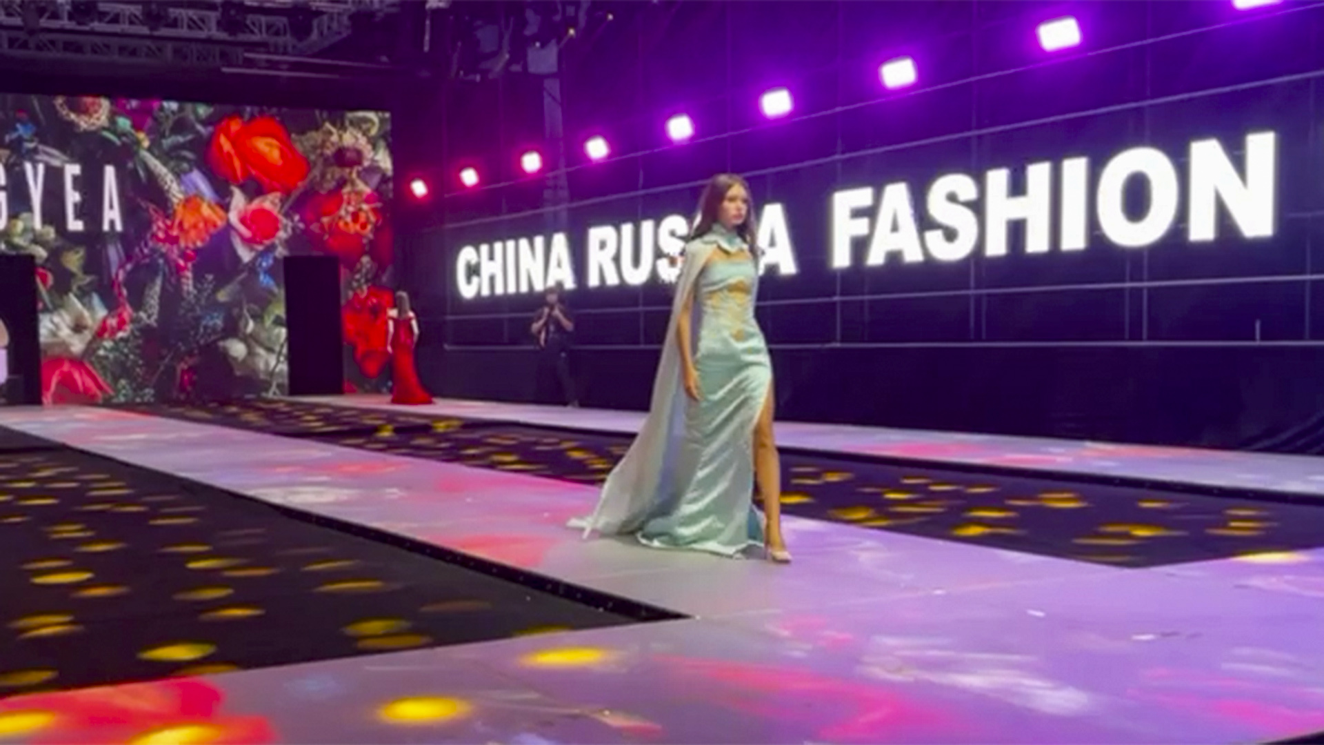 Модели из Комсомольска продемонстрировали коллекции модельеров из трёх стран на China Russia Fashion Weekв китайском Даляне