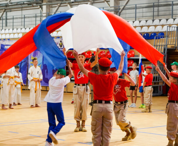 Спортивный праздник «Мой рекорд тебе — Россия» прошёл в Комсомольске в День флага