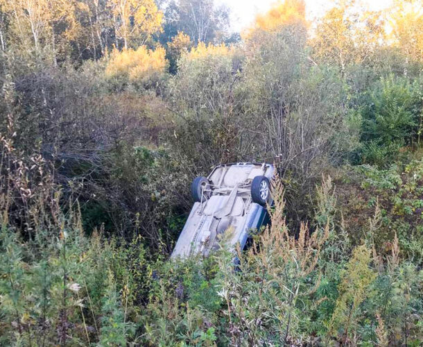 С Амурской трассы улетел Спринтер, водитель пострадал