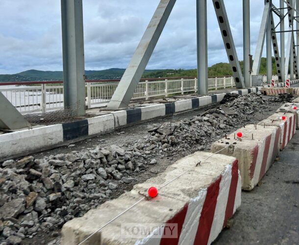 Сегодня ночью на два часа полностью перекроют Амурский мост