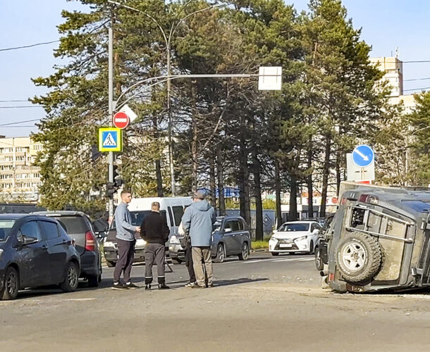 Виноват водитель Крузера — В ГАИ озвучили подробности столкновения с опрокидыванием на Аллее Труда