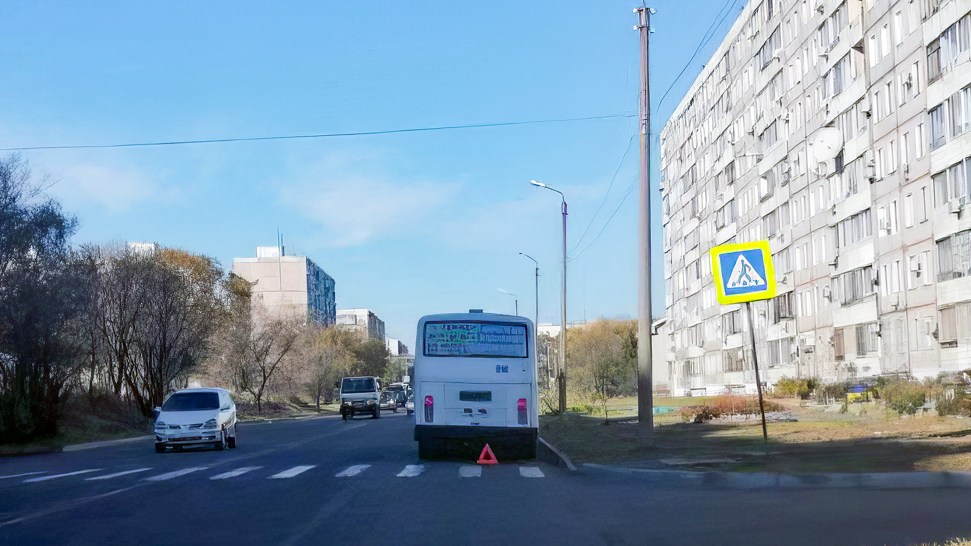 Пенсионерка получила травму в автобусе, который резко затормозил из-за не пропустившей его машины