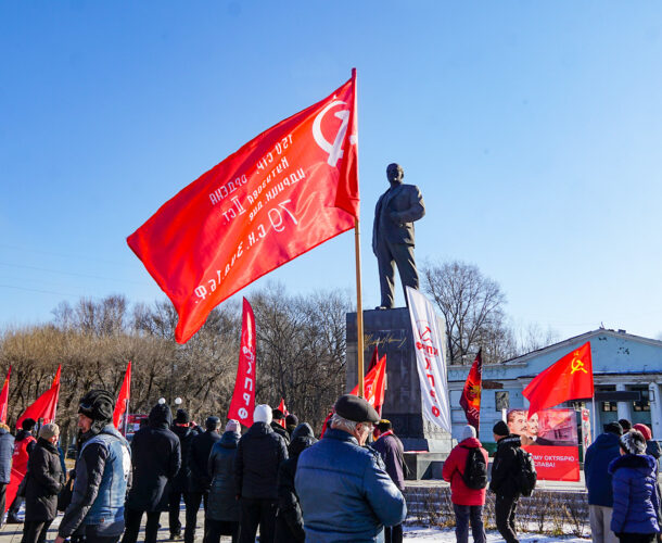 Годовщину Великой Октябрьской революции отметили митингом у памятника вождю мирового пролетариата