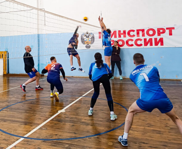 Полицейские и пожарные сыграли в волейбол в рамках динамовской спартакиады