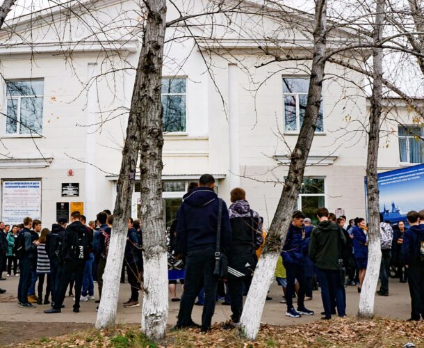 Директора Судомеханического техникума дисквалифицировали на год за нарушение контрактных обязательств