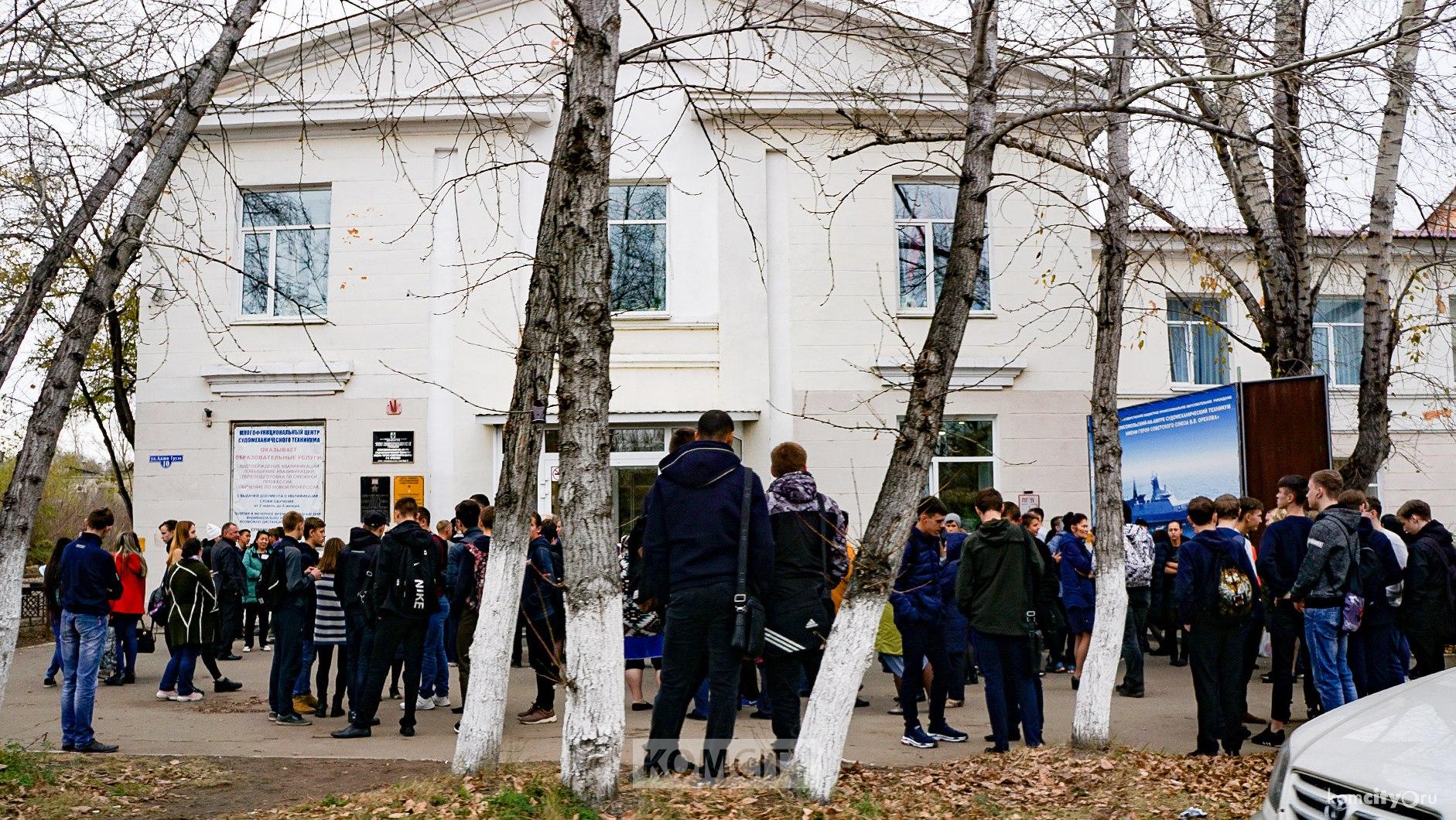 Директора Судомеханического техникума дисквалифицировали на год за нарушение контрактных обязательств