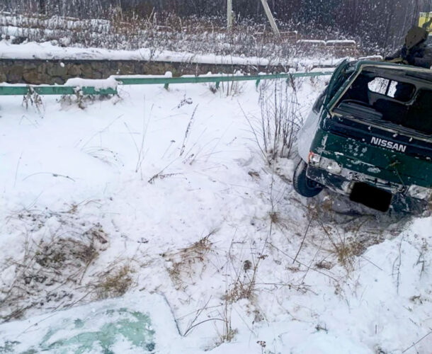 Под Комсомольском микрогрузовик улетел в кювет, пострадала пассажирка