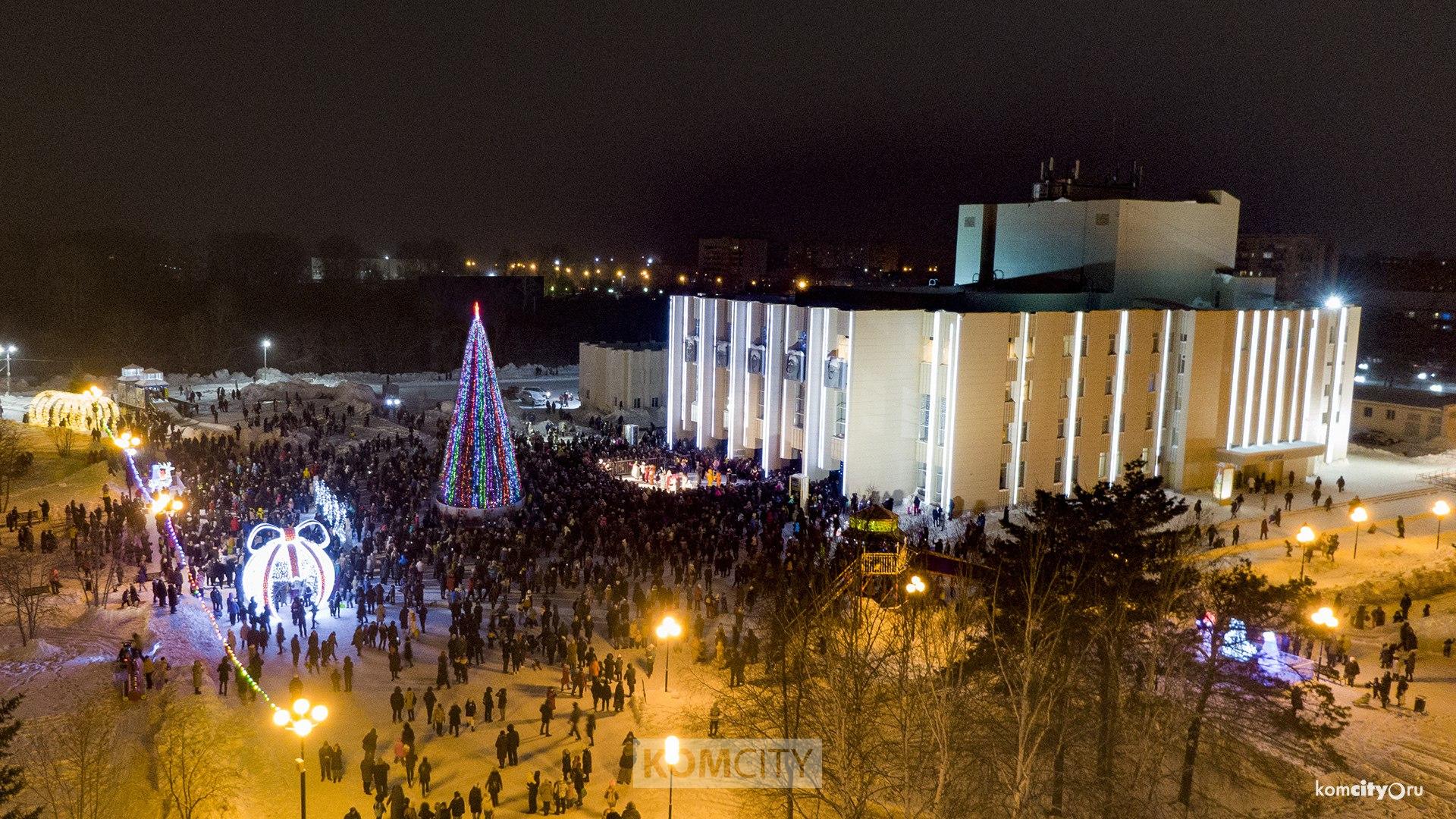 Сегодня на Театральной площади зажгут главную городскую ёлку